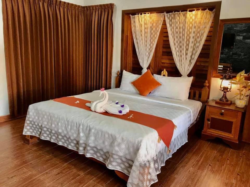 Ravorn Villa Boutique Батамбанг Екстериор снимка