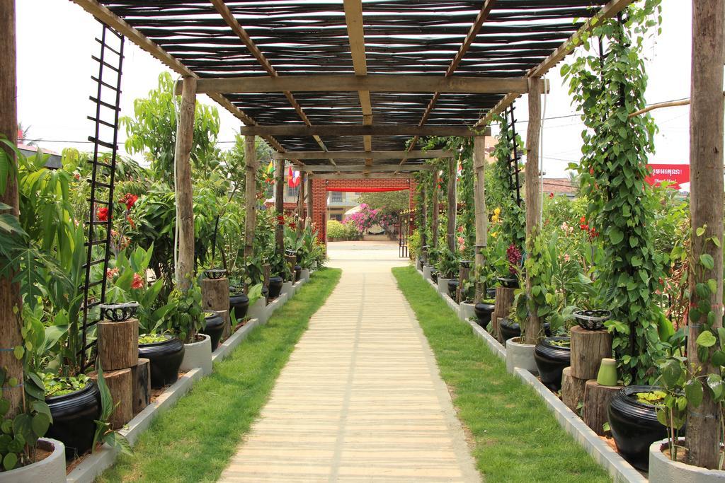 Ravorn Villa Boutique Батамбанг Екстериор снимка