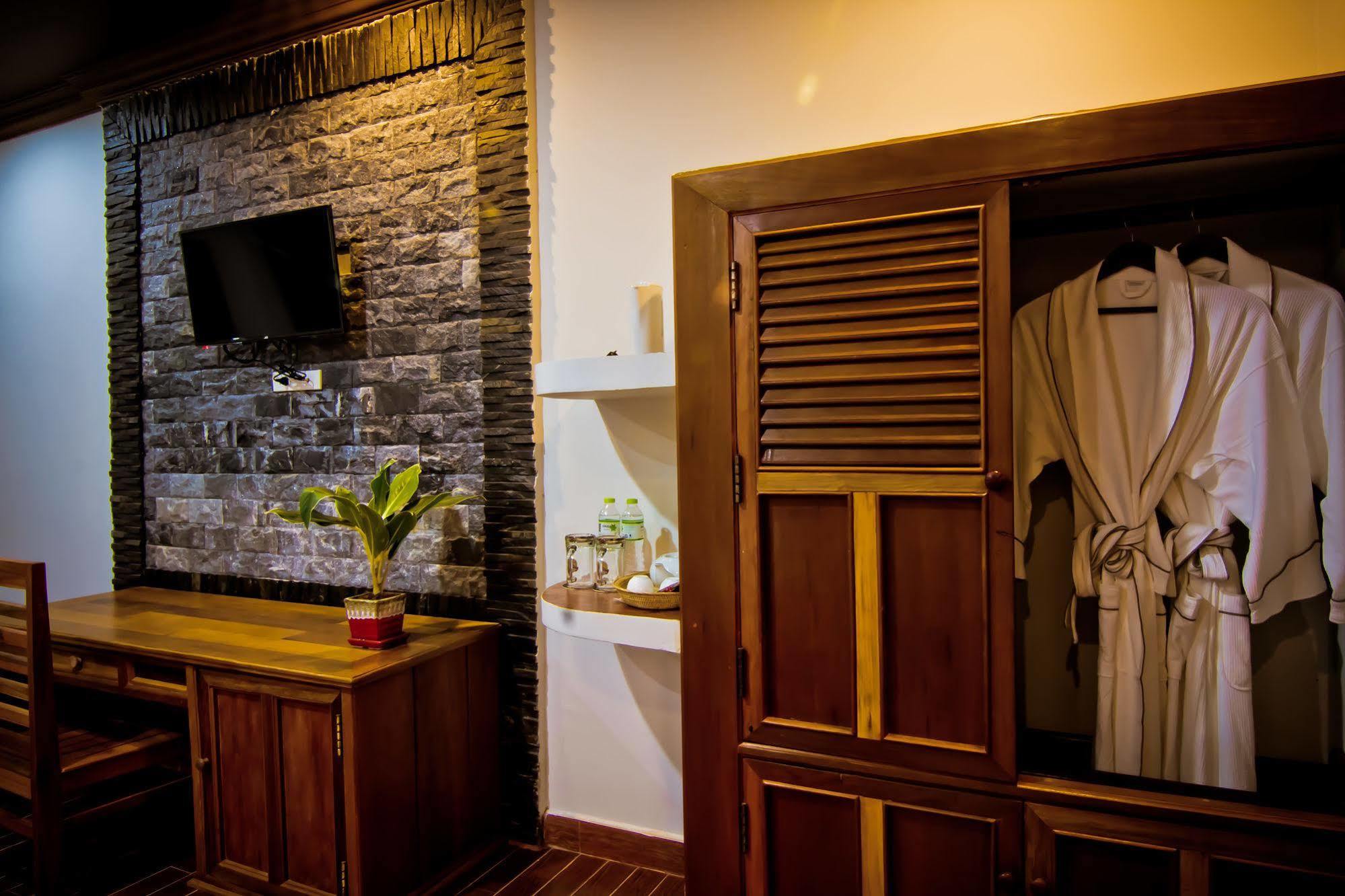 Ravorn Villa Boutique Батамбанг Екстериор снимка